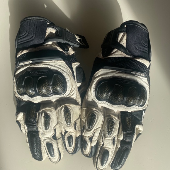 Woman’s Stella SP X Air Carbon Motorcycle Glove Full Grain Leather Short Cuff - Picture 11 of 14